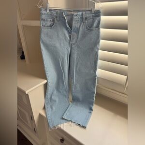 Levi Ribcage Straight ankle with frayed hem. Size 29.